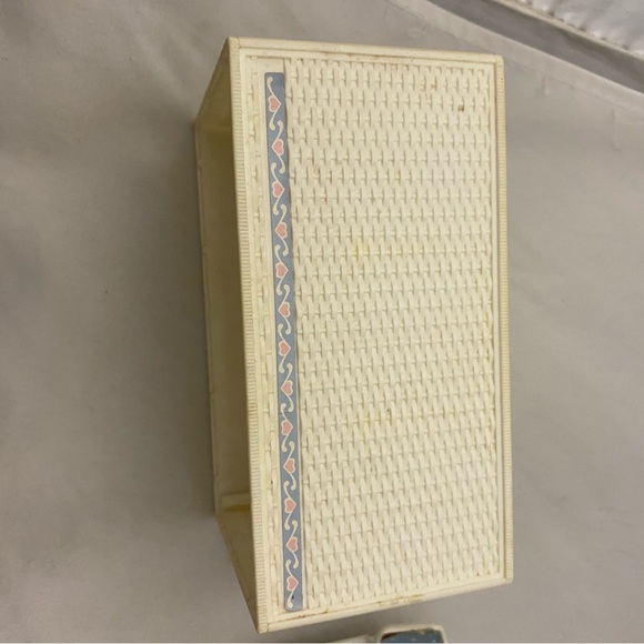 Vintage 1984 Barbie Heart Family Nursery Wicker Bath Tub & Car Seat - Picture 11 of 11